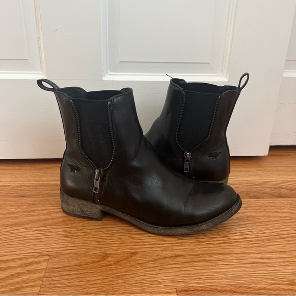 🌸Camilla Black Chelsea Boots - Picture 9 of 10